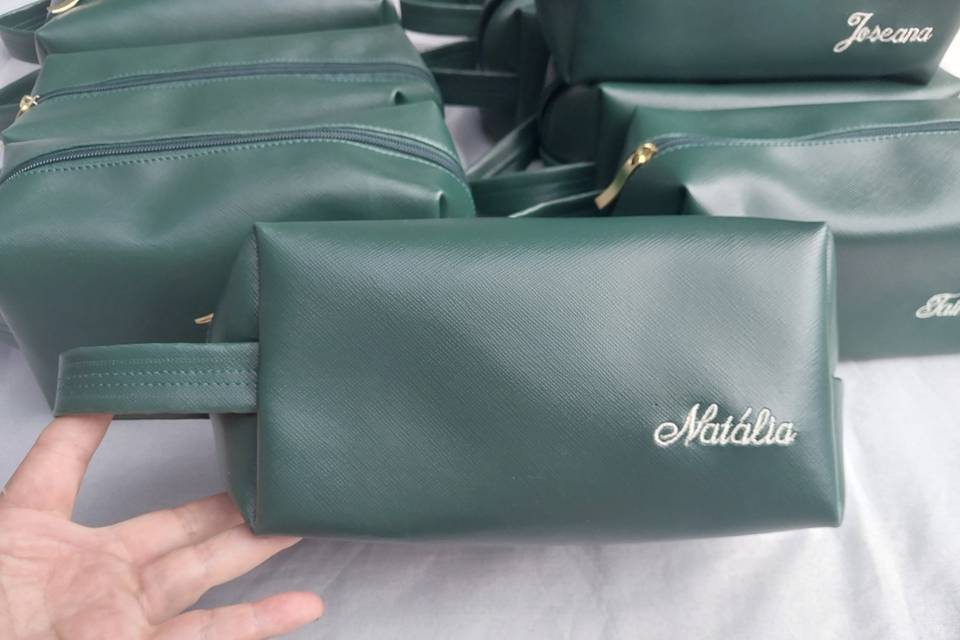 Necessaire bordada
