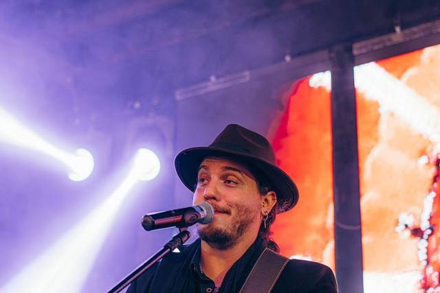 Leo Basilio - vocalista