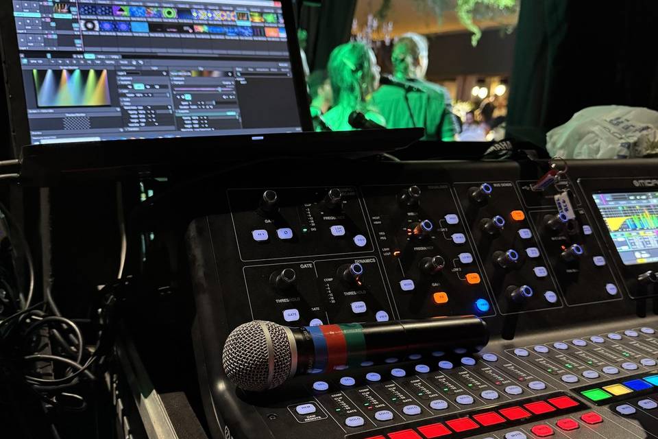 Sistema de iluminação e som