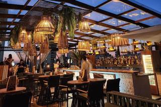 Una Rooftop Bar
