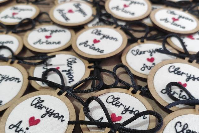 Lembrancinhas bordadas à mão