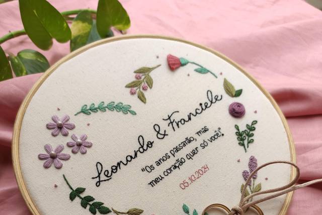 Porta Alianças coração floral