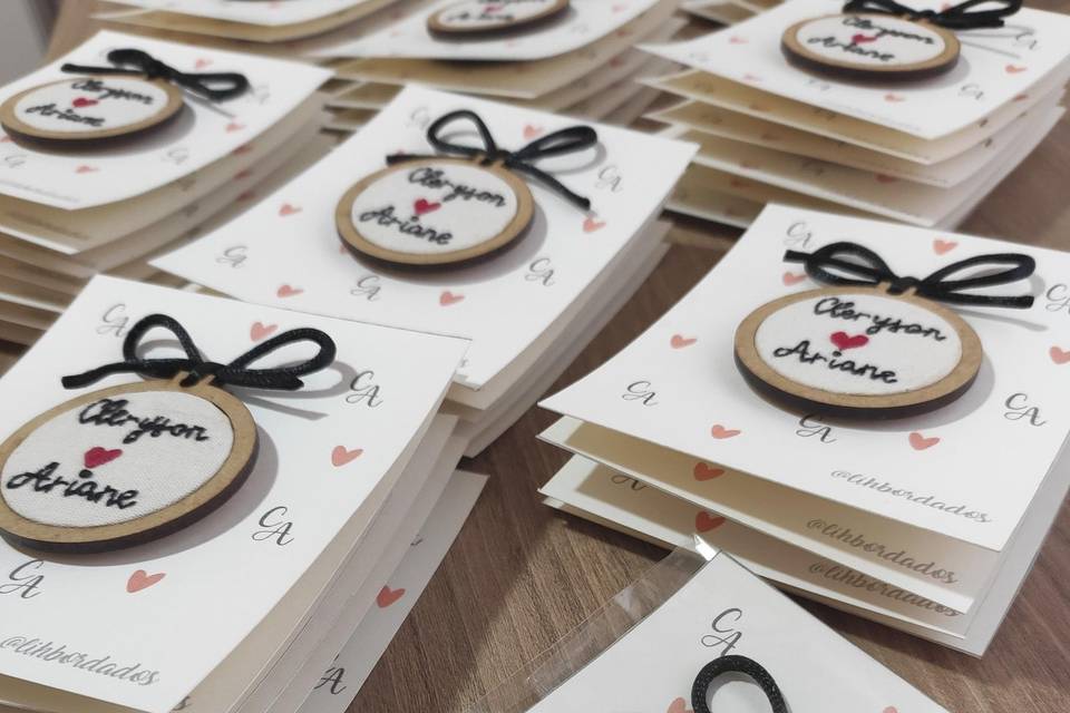 Lembrancinhas bordadas à mão