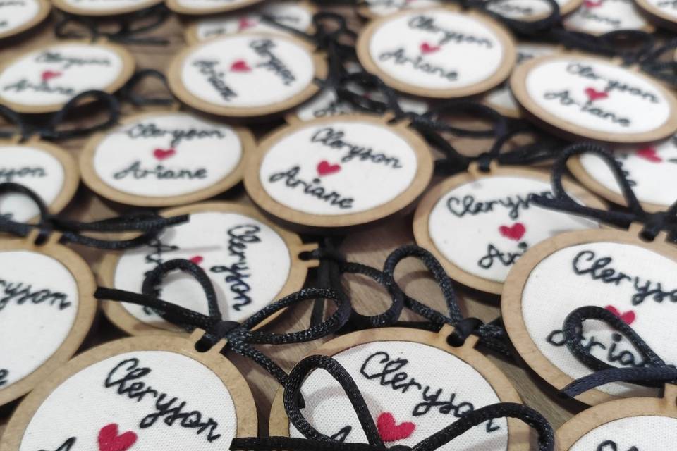 Lembrancinhas bordadas à mão