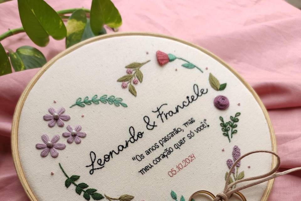 Porta Alianças coração floral