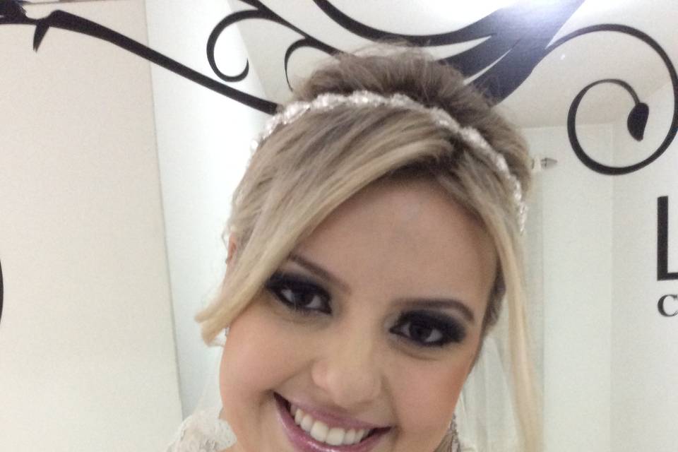 Maquiagem HD e penteado