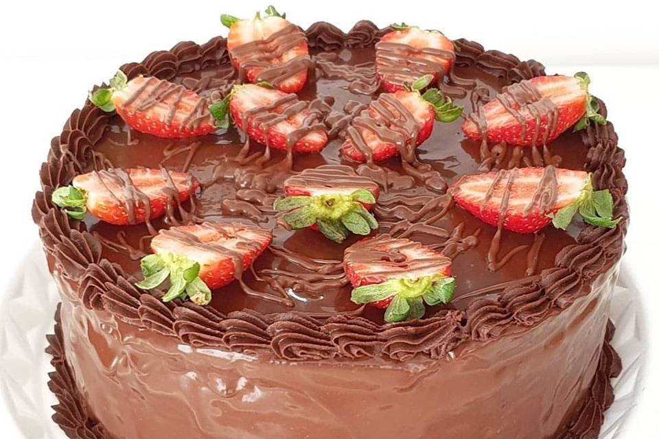 Doces da Gabi on Instagram: “Quem disse que os bolos masculinos não podem  ser charmosos ? Mini Bolo em Mas…