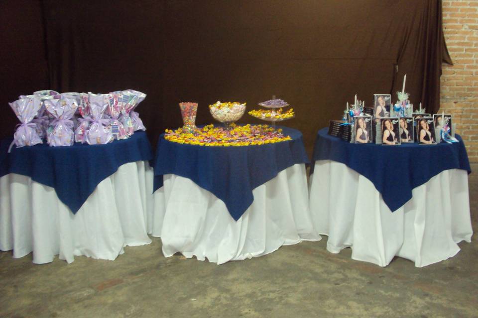 Mesa de doces e Lembrancinhas