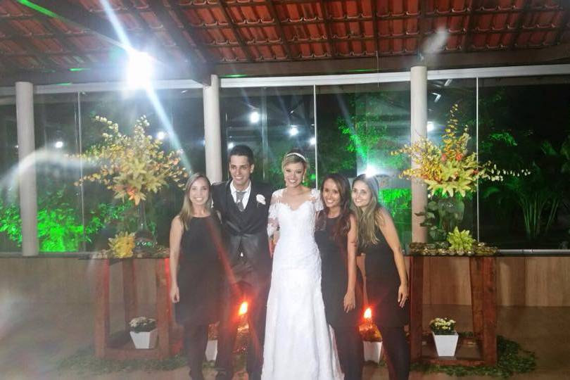 Equipe e noivos
