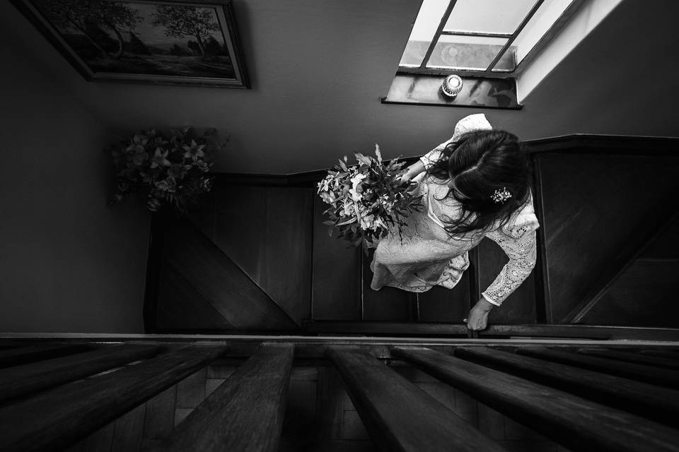 Noiva descendo a escada