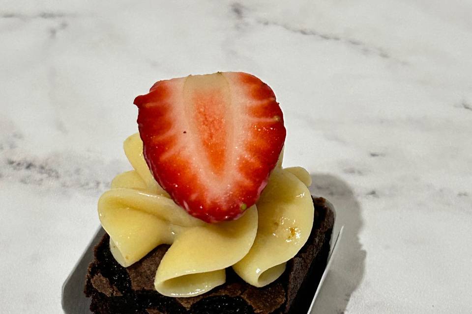 Brownie com Ninho e Morango