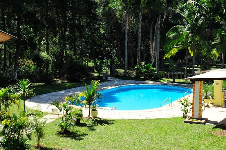 Piscina e espaços verdes