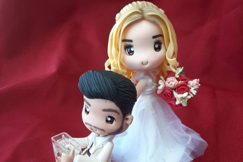 Casal noivo con aquário  na mã