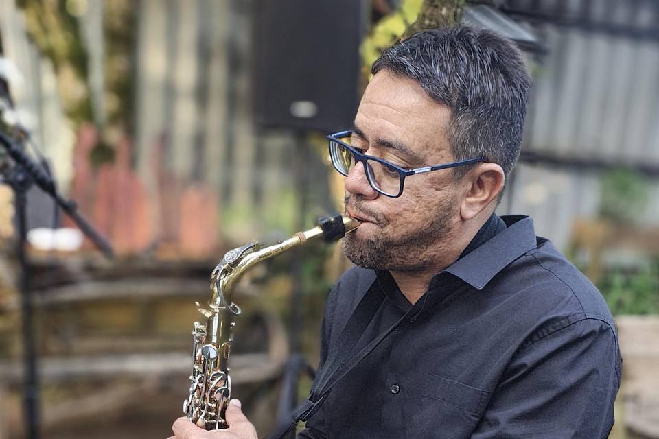 Sinta a vibe do saxofone