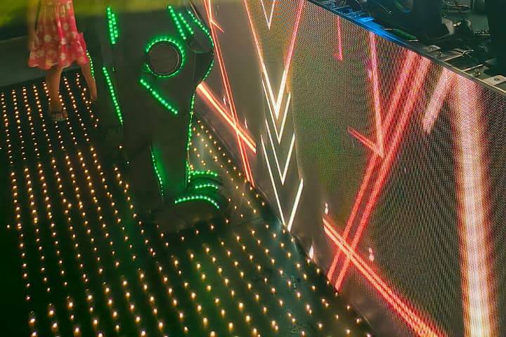 DJ e Robo de Led