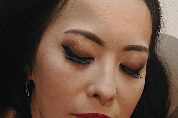 Maquiagem olho oriental.