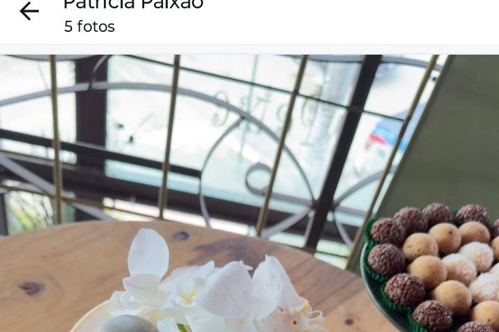 Bolo com orquídeas