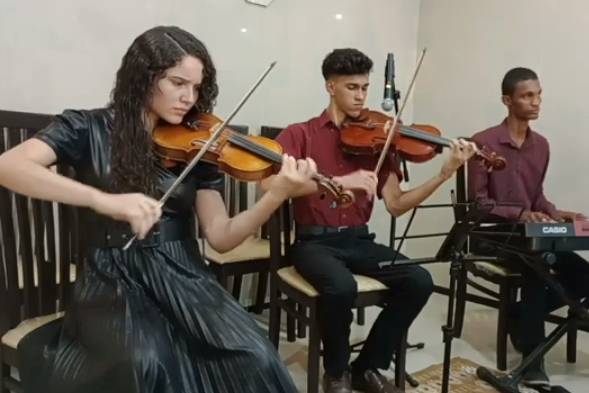 Violino, viola e teclado