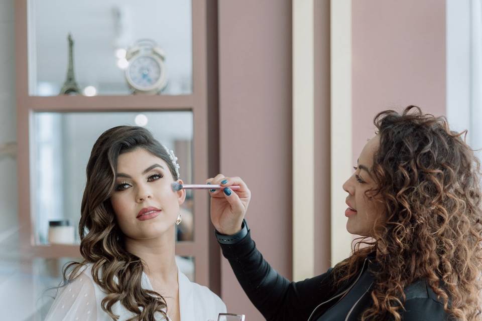 Néia Make & Hair