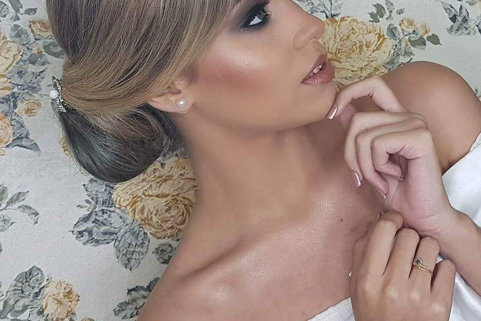 Angela Jardim Make Up