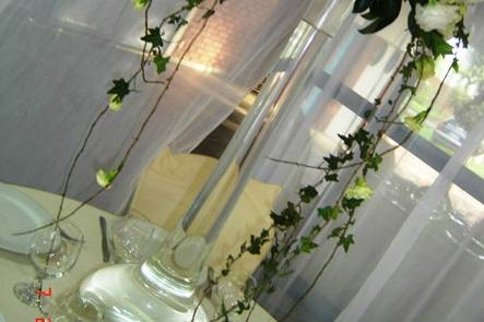 Arranjo de flores brancas para mesas