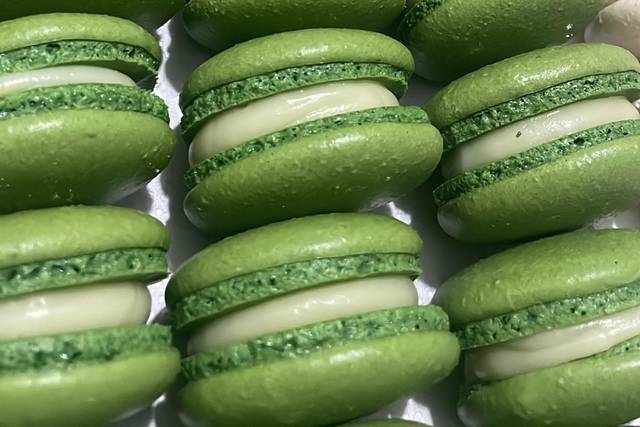 Macarons na cor do seu evento