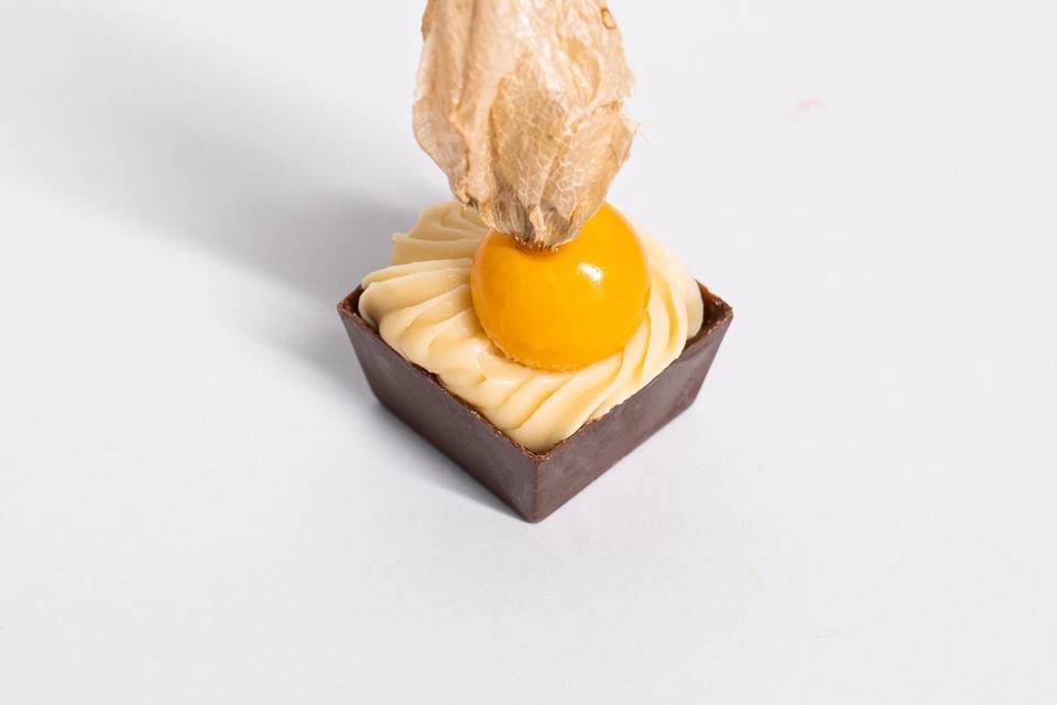 Box de conhaque com physalis