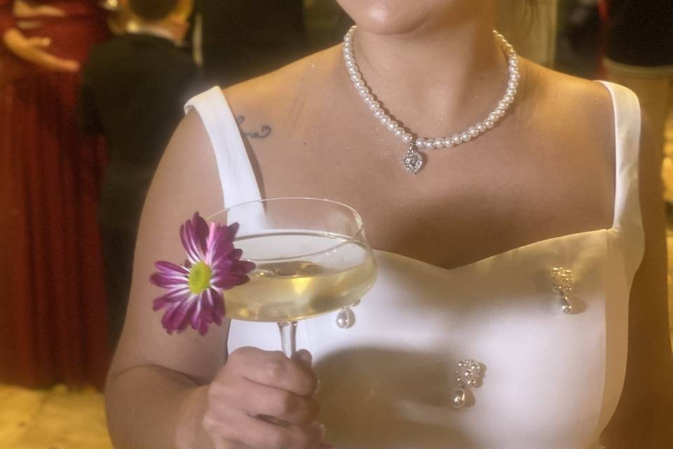 Noiva Déborah com o seu drink