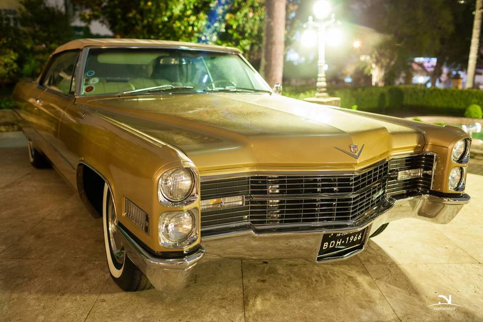 Cadillac Deville Dourada 1966