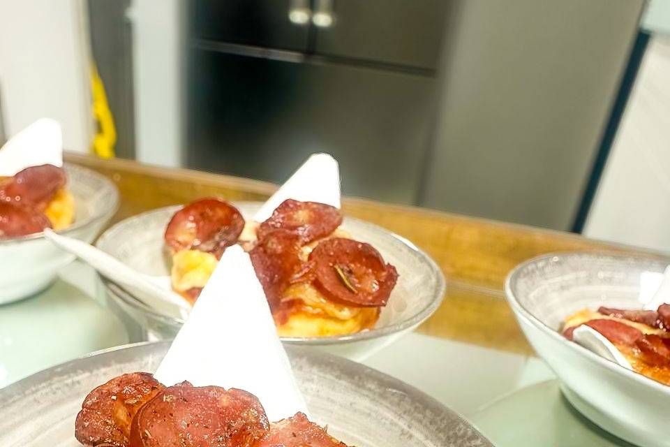 Mini Pizza de Calabresa