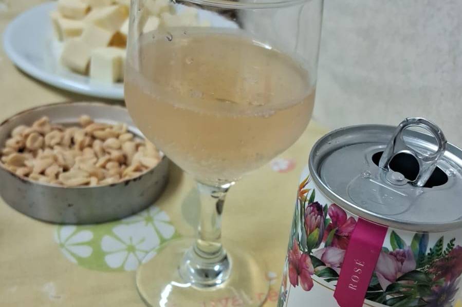 Vinho frisante em lata