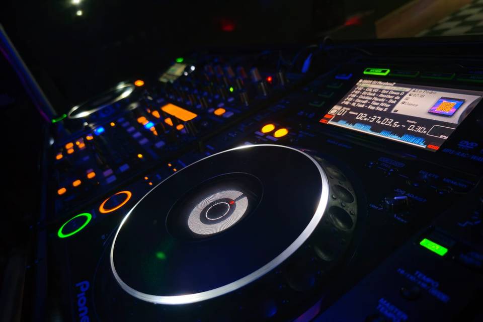 Cdj 2000