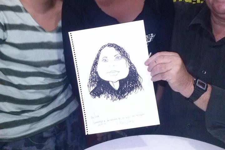 DESENHO SEU RETRATO E CARICATU