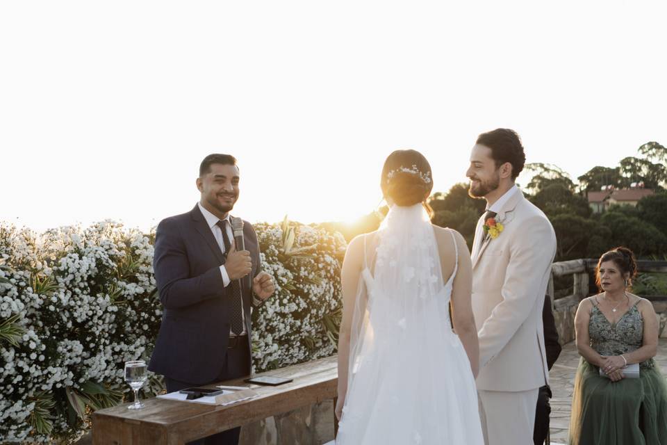 Celebração ao entardecer