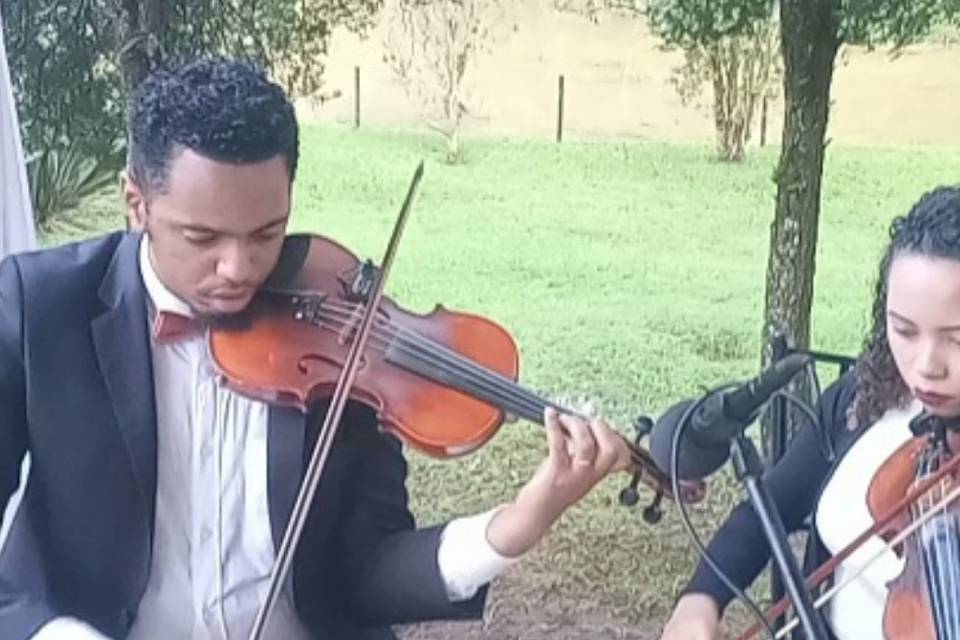 Lindas músicas aos noivos