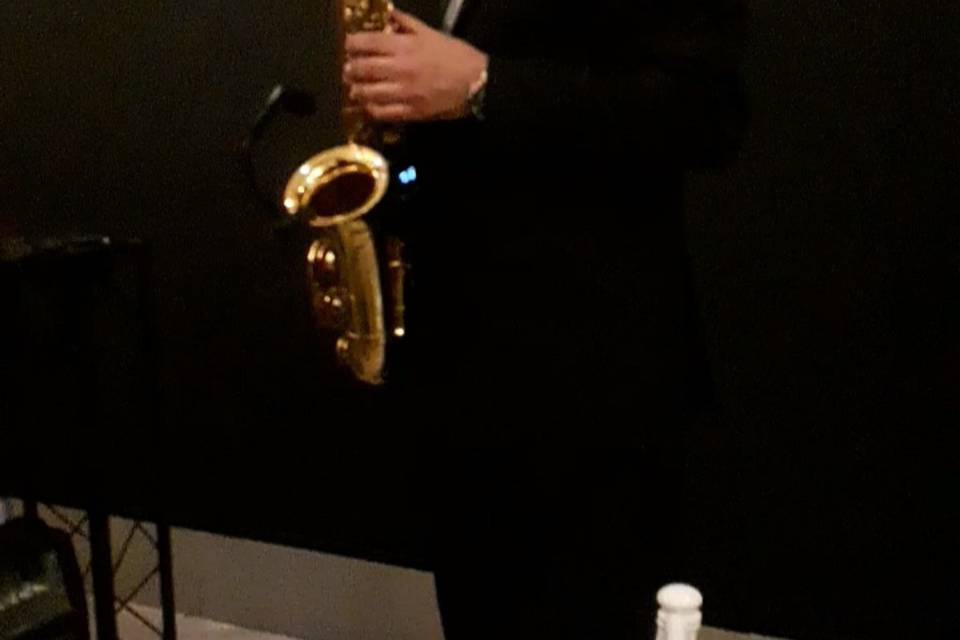 Saxofonista contratado