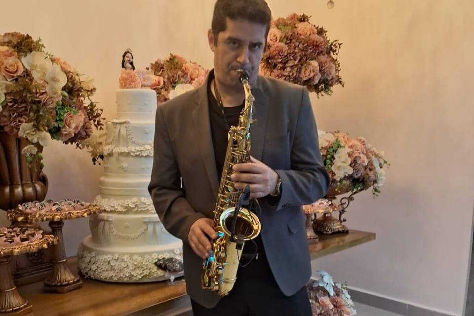 Saxofonista contratado