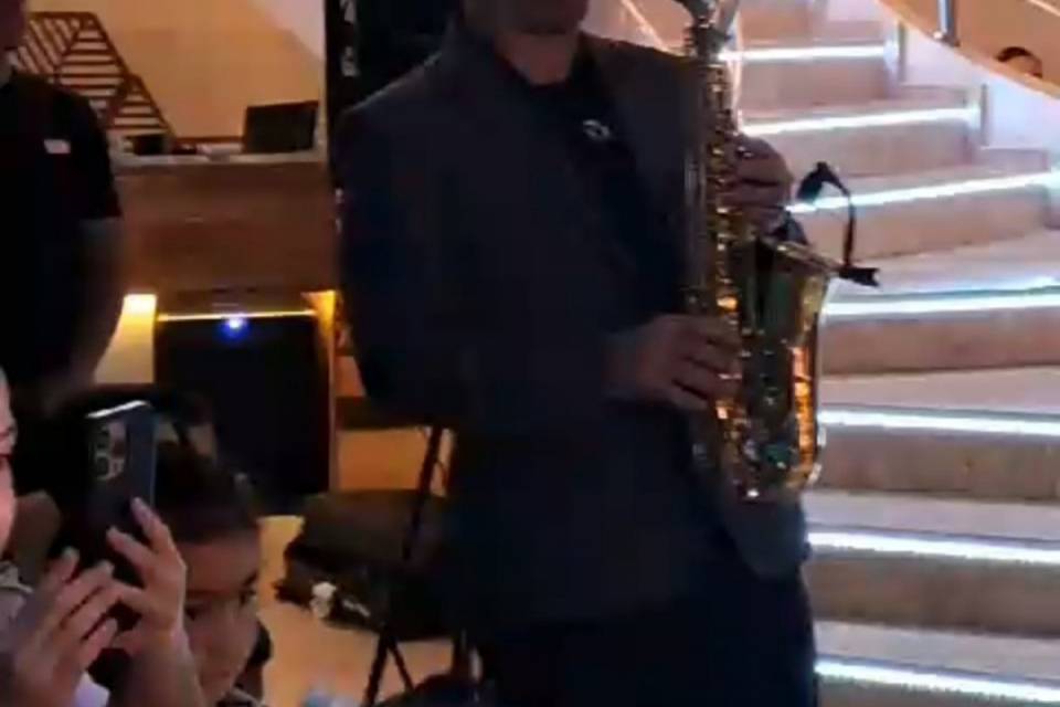 Sax solo