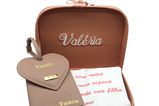 Kit maleta com toalha