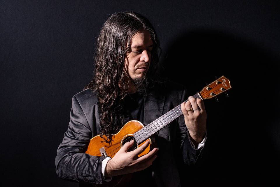 João Tostes e o ukulele