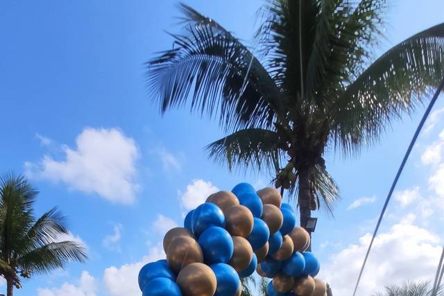 Balões para a festa na piscina