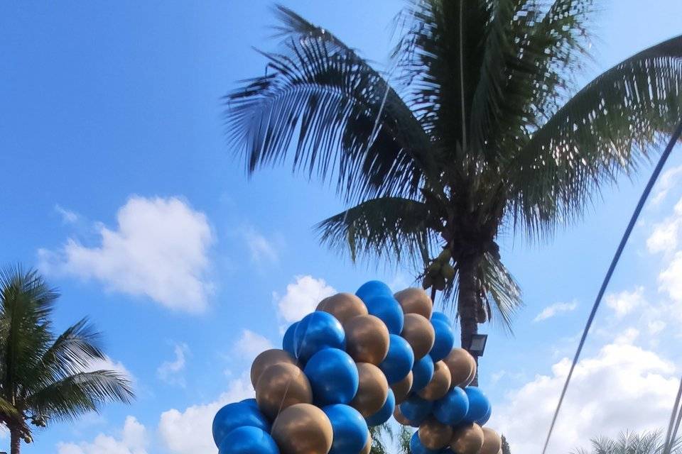 Balões para a festa na piscina