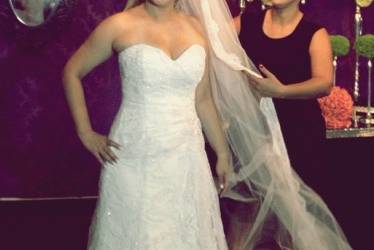 Arrumando o véu da noiva