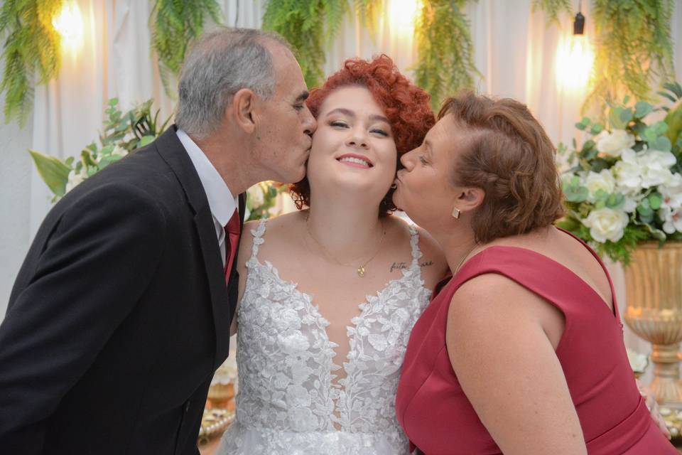 Pais e a noiva Julia