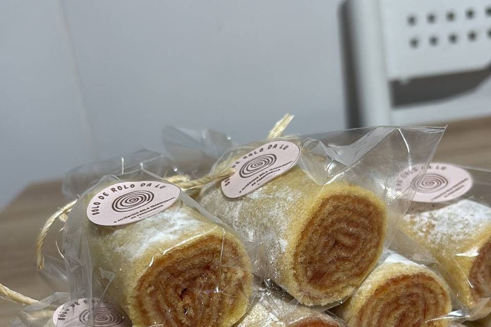Mini bolo de rolo de goiabada