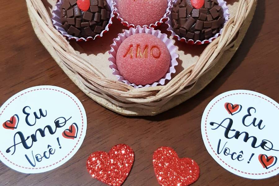 Brigadeiros personalizados amo