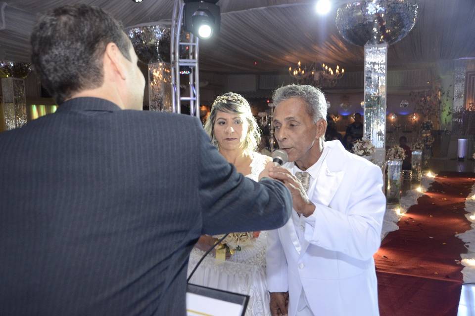 Celebrante Leandro Machado