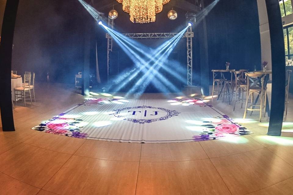 Pista de dança com lustre