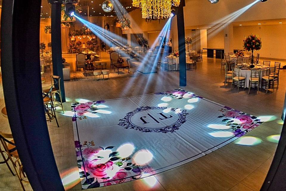 Pista de dança com lustre
