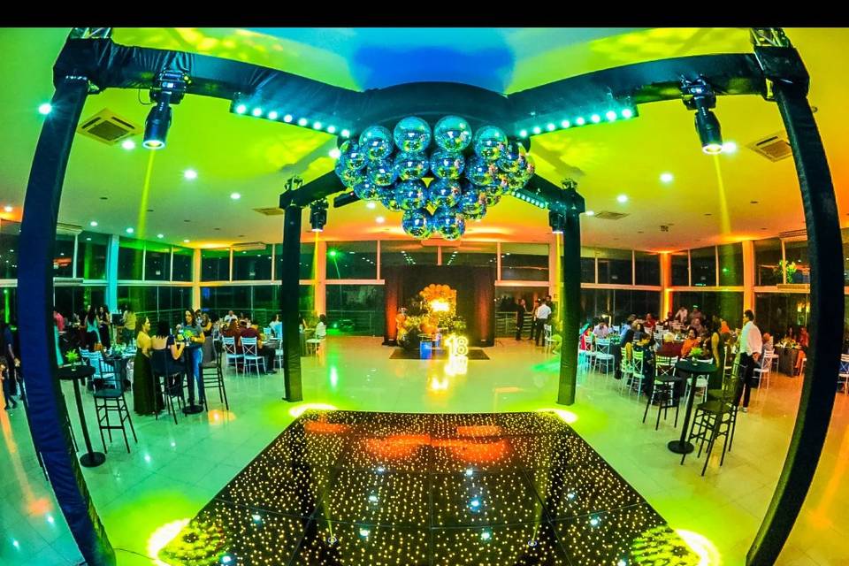 Pista de dança com lustre